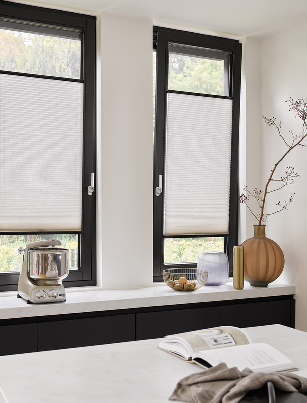 Pleated blinds for tilt and turn 